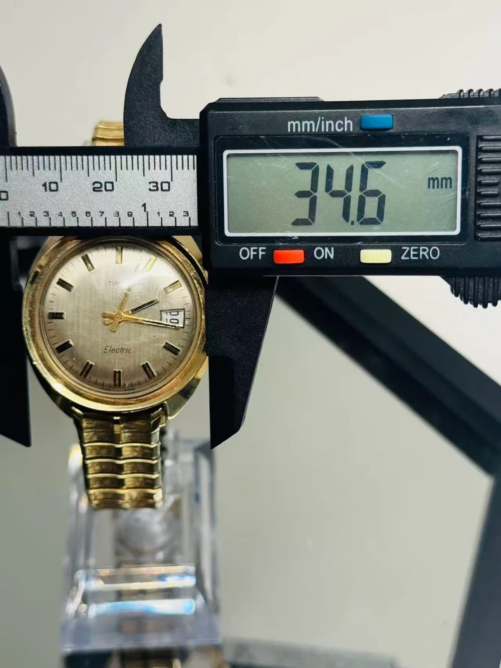 Vintage Timex Electric Gold Tone Day Date Men’s Watch 34mm Runs New Battery